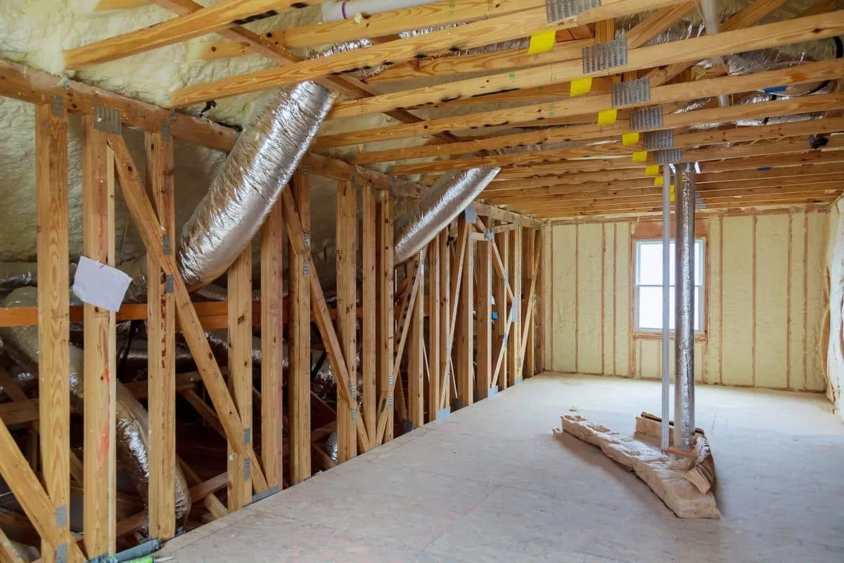 Isolation thermique des combles avec matériaux adaptés